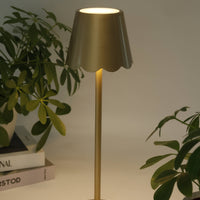 Scalloped Shade Lamp
